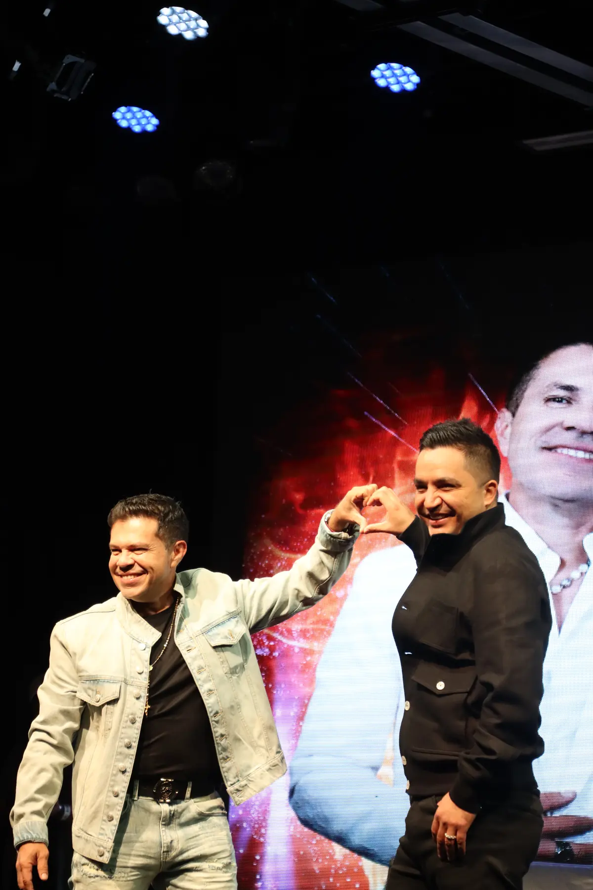 Encuentro sobre el escenario